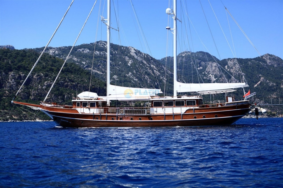 yacht charter with prices